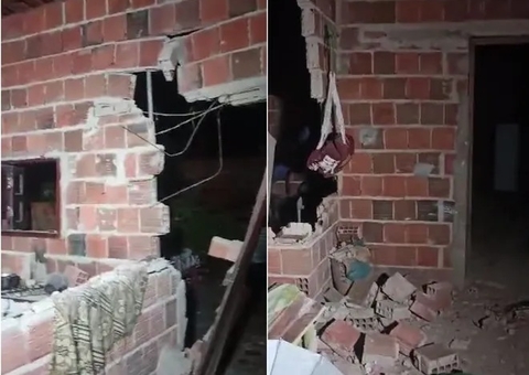 Raio destrói casa e deixa criança e duas mulheres feridas