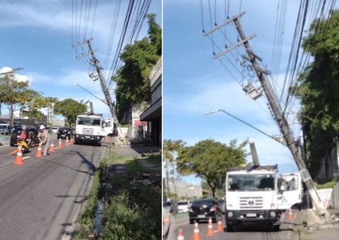 Poste de energia ameaça cair e Avenida Efigênio Salles é parcialmente bloqueada