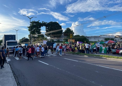 Professores mantêm greve no Amazonas e avaliam proposta do Governo