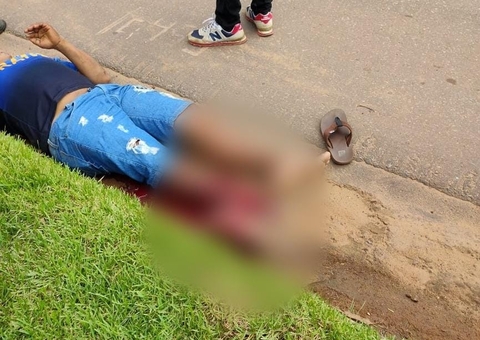 Motociclista fica com fratura exposta após acidente com carro em Iranduba 