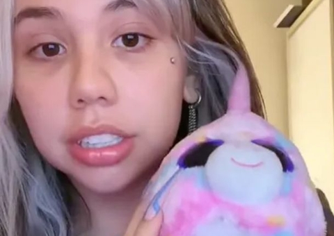 Musa do OnlyFans encontra câmera escondida em ursinho que ganhou de fã