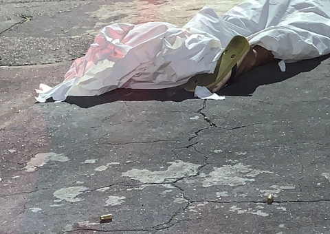 Criminosos em carro matam garupa a sangue frio em Manaus; motociclista fugiu