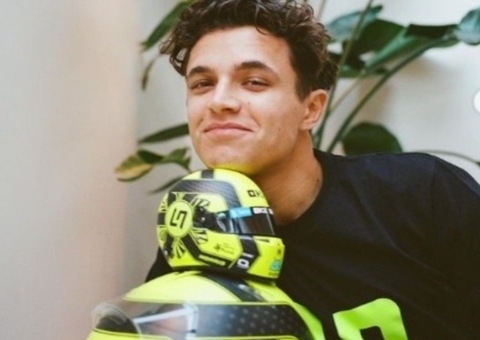 Piloto da F1 Lando Norris é flagrado em carro com namorada de jogador do Chelsea