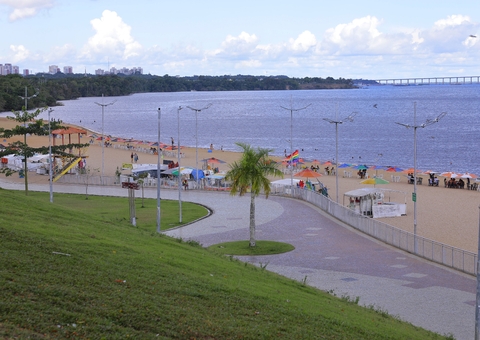Confira cuidados que banhistas devem ter na Ponta Negra com a subida do Rio Negro