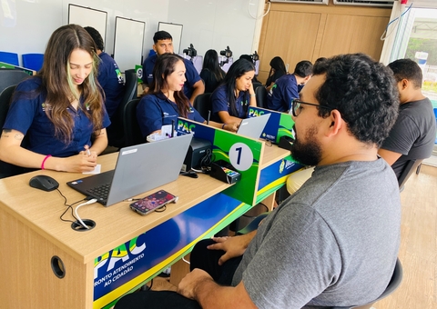 PAC Móvel realiza atendimentos em Manaus com emissão de RG e seguro-desemprego