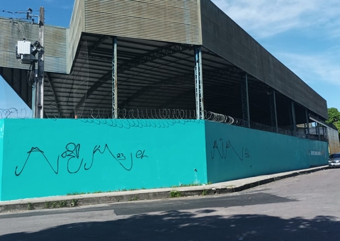 Criança é flagrada com faca dentro de escola após ameaçar colega autista em Manaus