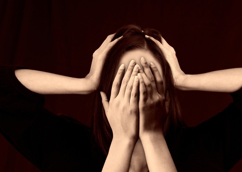 Enxaqueca tem cura? Neurologista ensina como prevenir crises