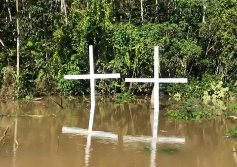 Cruzes são fincadas onde Dom Phillips e Bruno Pereira foram mortos no Amazonas; vídeo