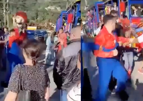 Homem-Aranha apanha de Mário e Pantera Negra em briga generalizada no RJ; veja vídeo