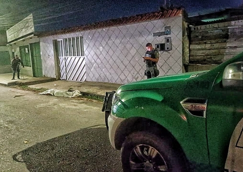 Com mãos amarradas, homem é jogado de carro e morto a tiros em rua de Manaus