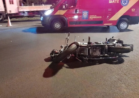 Pai morre após bater em motocicleta do filho e ser atropelado por caminhão