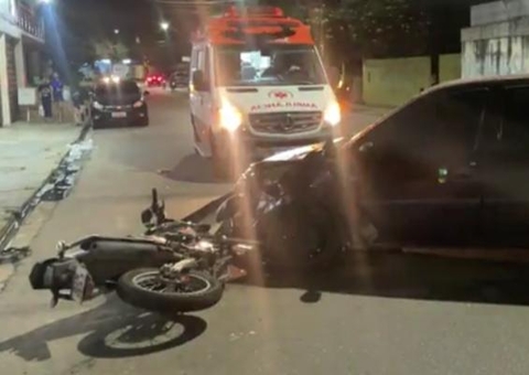Acidente entre carro e moto deixa duas pessoas feridas em Manaus