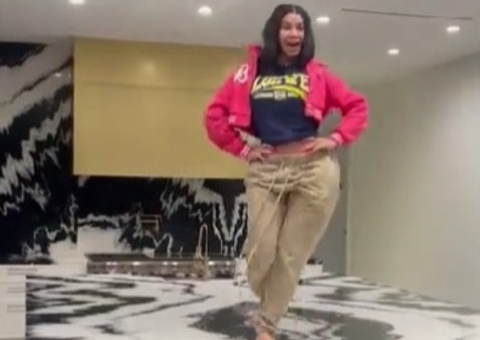 Cardi B impressiona ao mostrar ilha gigante em sua cozinha