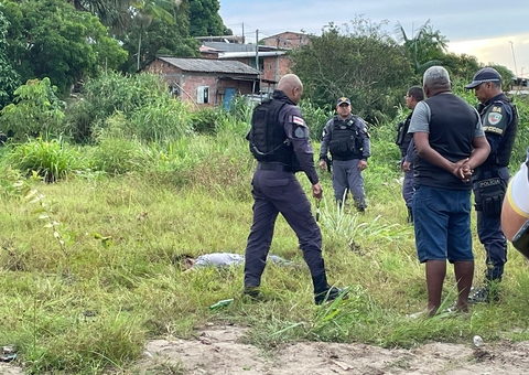 Com marcas de tiros, homem é encontrado morto no Jorge Teixeira