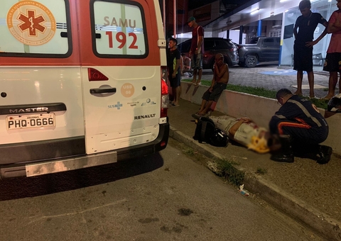 Acidente: Motociclista fica ferido após bater em carro da Amazonas Energia em Manaus