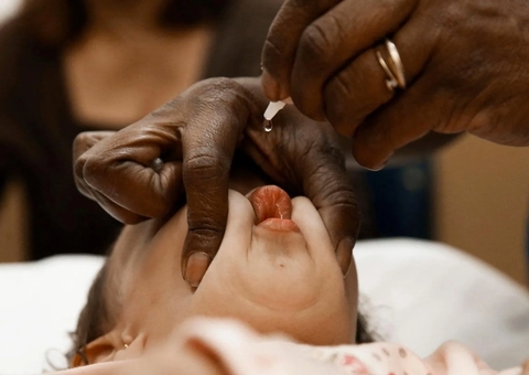 Brasil deve acabar com vacina contra pólio em gotinha para usar versão injetável