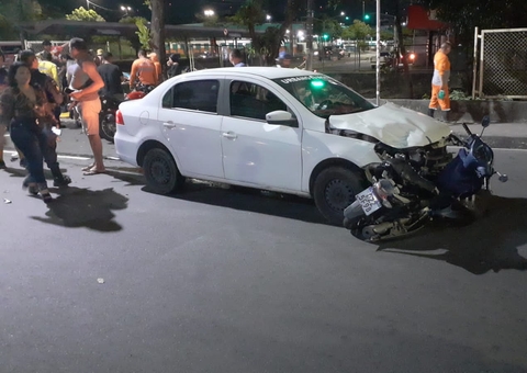 Acidente: Adolescentes são arremessados de motocicleta e um morre em Manaus