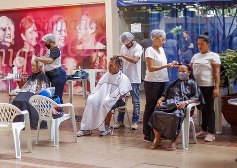 Ônibus do Idoso leva mutirão de serviços à Zona Sul de Manaus