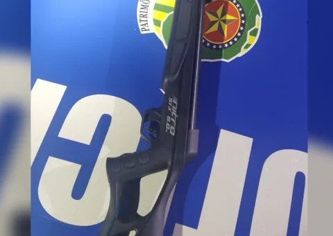 Menino de 4 anos é baleado pelo irmão de 12 anos com a espingarda do pai