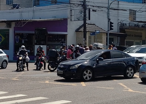 Motociclista tem braço e perna quebrados ao ser atropelado em Manaus