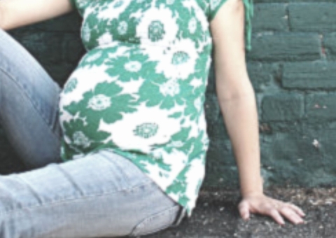 Adolescente grávida é espancada com socos e chutes pelo namorado