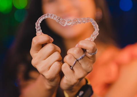 Festas Juninas aumentam manutenção de aparelhos ortodônticos; veja dicas