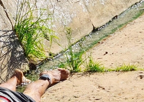 Homem é encontrado morto em sarjeta de Manaus