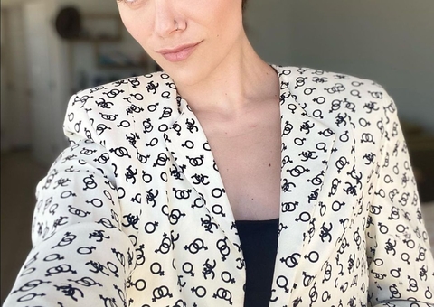 Ex-atriz da Disney revela que foi demitida após se declarar queer 