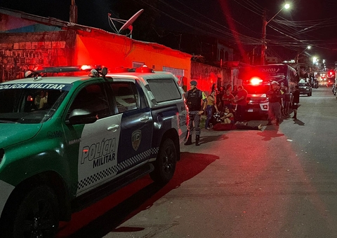 Homem é executado a sangue frio por pistoleiros em moto em Manaus; veja vídeo