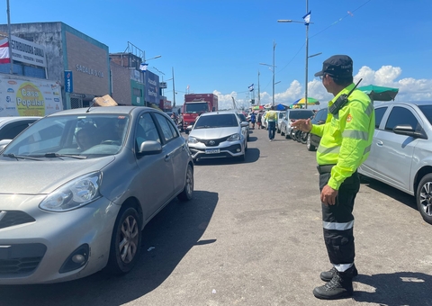 Saídas de Manaus para Parintins causam congestionamento no Porto de Manaus