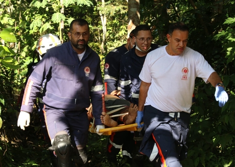 Homem é baleado e deixado para morrer em matagal em Manaus