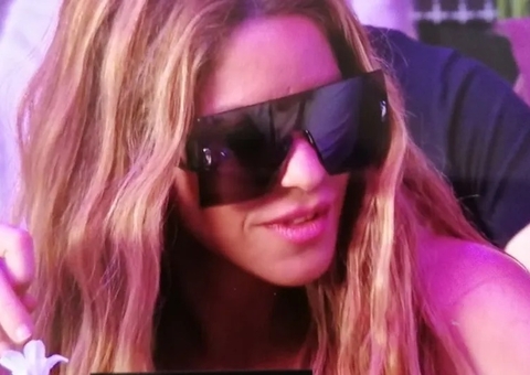 Shakira é flagrada no GP da Inglaterra e esquenta boato de affair com Hamilton