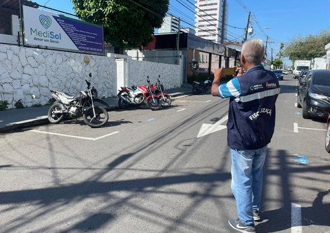 Uso irregular de vagas do Zona Azul é fiscalizado no Vieiralves em Manaus