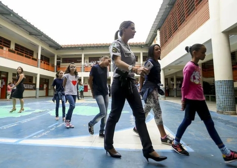Programa de escolas cívico-militares será encerrado em todo Brasil
