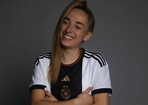 Zagueira alemã alfineta Neymar: 'Nenhuma jogadora fica no chão dois ou três minutos'