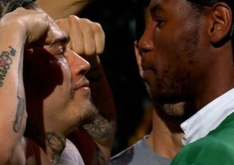 Whindersson mostra rosto machucado após luta contra King Kenny 