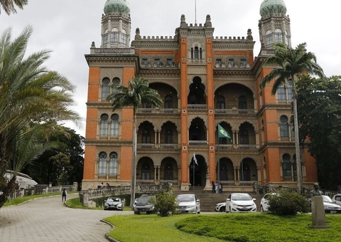 Fiocruz assina acordo para produzir medicamento para hepatite C