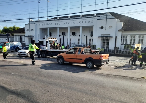 Veículos são apreendidos por transporte irregular em operação no Centro de Manaus