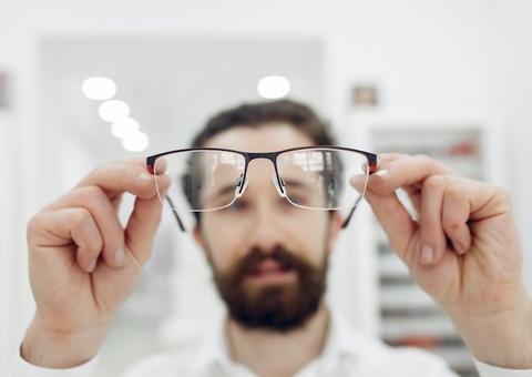Uso incorreto de óculos de grau pode causar problemas na saúde ocular