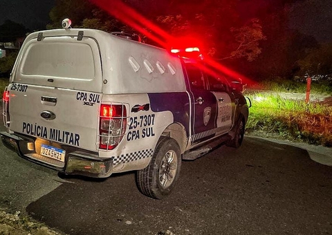 Animal arrasta braço humano para rua e leva polícia a achar corpo esquartejado em Manaus