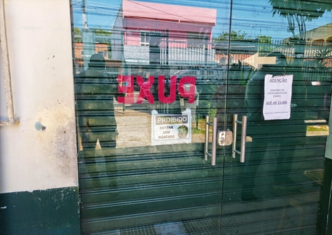 Armados e com coletes balísticos, criminosos assaltam pacientes de policlínica em Manaus