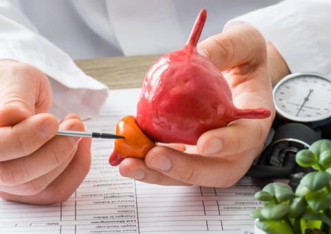 Dificuldade para urinar pode ser ocasionada pelo aumento da próstata, alerta urologista