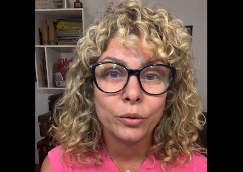 Ex-paquita Bárbara Borges chora ao explicar unfollow de Xuxa