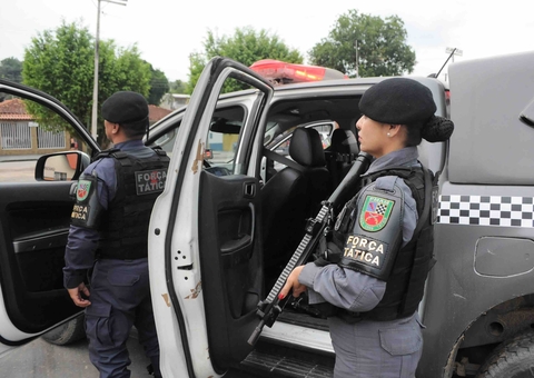Homem tenta se esconder e é preso com mais de 3,5kg de drogas no Amazonas