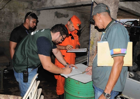 Lojas de sucatas são interditadas por irregularidades em Manaus