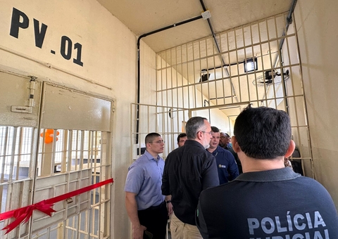 Detentos trabalham em reforma do Compaj no Amazonas