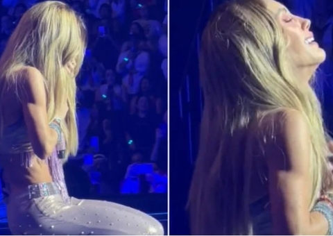 Anahí desaba em choro durante show do RBD: 'Há dias e dias'