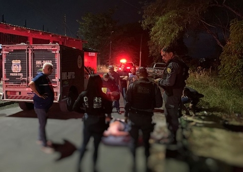 Corpo com marcas de facadas é encontrado no meio da rua em Manaus