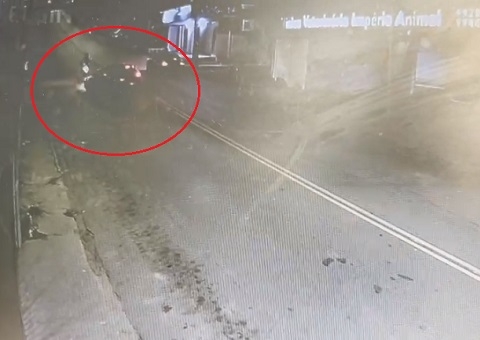 Vídeo mostra momento de acidente entre carro e moto que matou jovem em Manaus