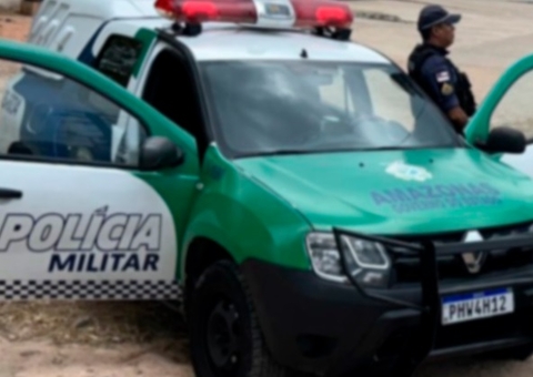 Trio suspeito de vender drogas é preso em beco em Manaus